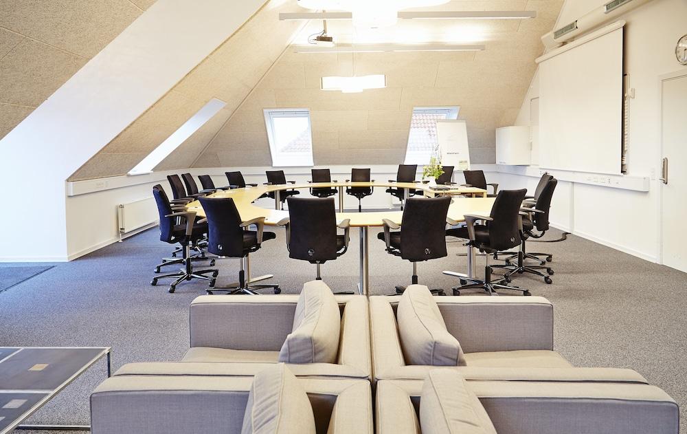 Severin Kursuscenter Og Konferencehotel Hotell Middelfart